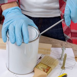 Hướng Dẫn Chi Tiết 5 Cách Mở Thùng Sơn Dễ Dàng Tại Nhà