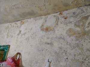Tường nhà bị ẩm