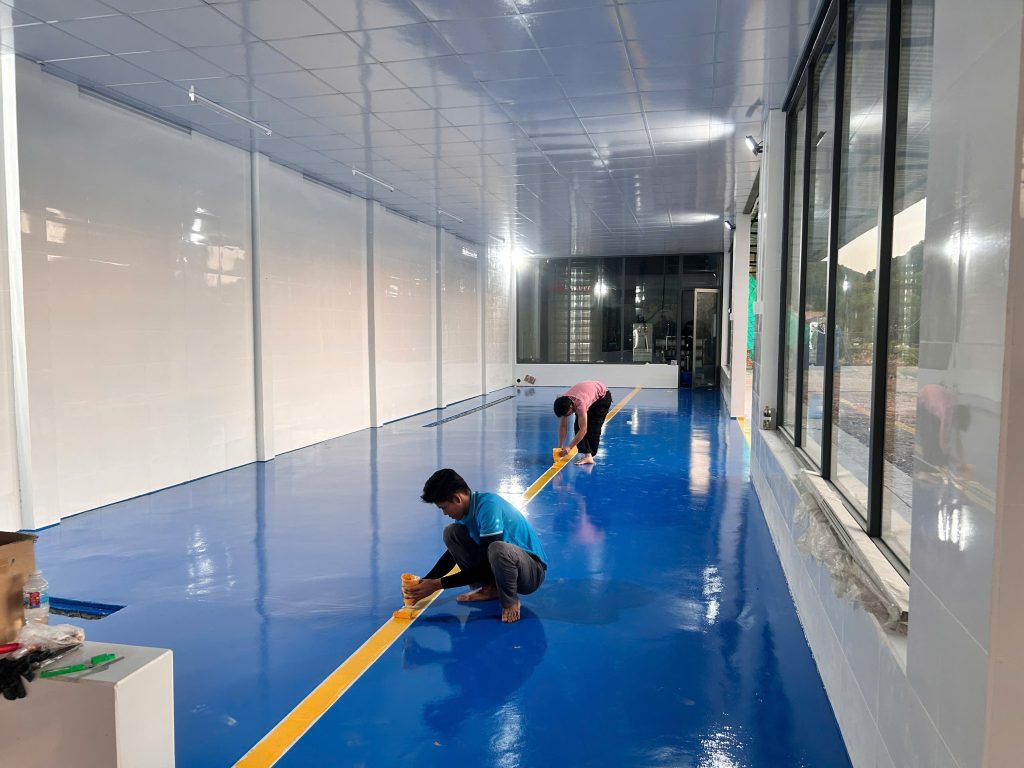 Sơn Epoxy tự san phẳng và hệ lăn